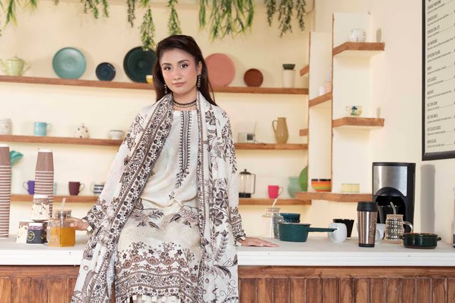 3 Piece Embroidered Karandi Suit