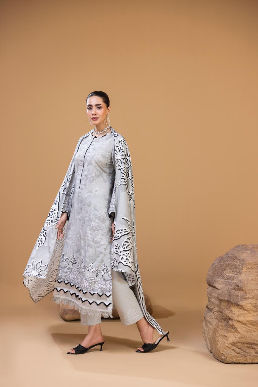 LUXURY EMBROIDERED 3 PIECE SUIT