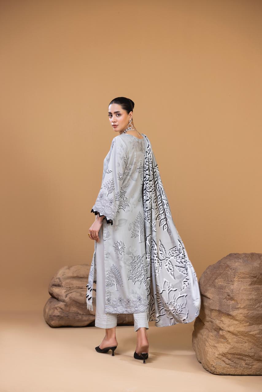 LUXURY EMBROIDERED 3 PIECE SUIT