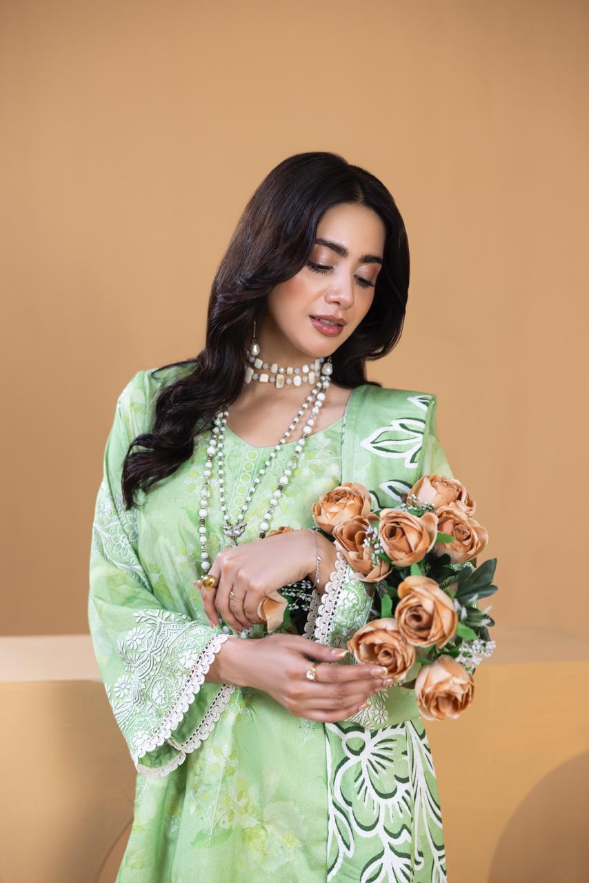 LUXURY EMBROIDERED 3 PIECE SUIT
